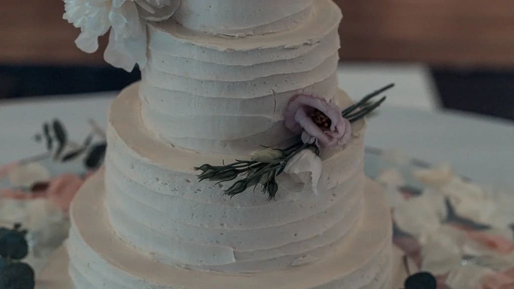 wedding cake at knightbrook hotel